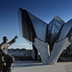 © Joël Philippon / The "Brila Estonteco" statue in front of the TGV station in Lyon-Saint-Exupéry airport